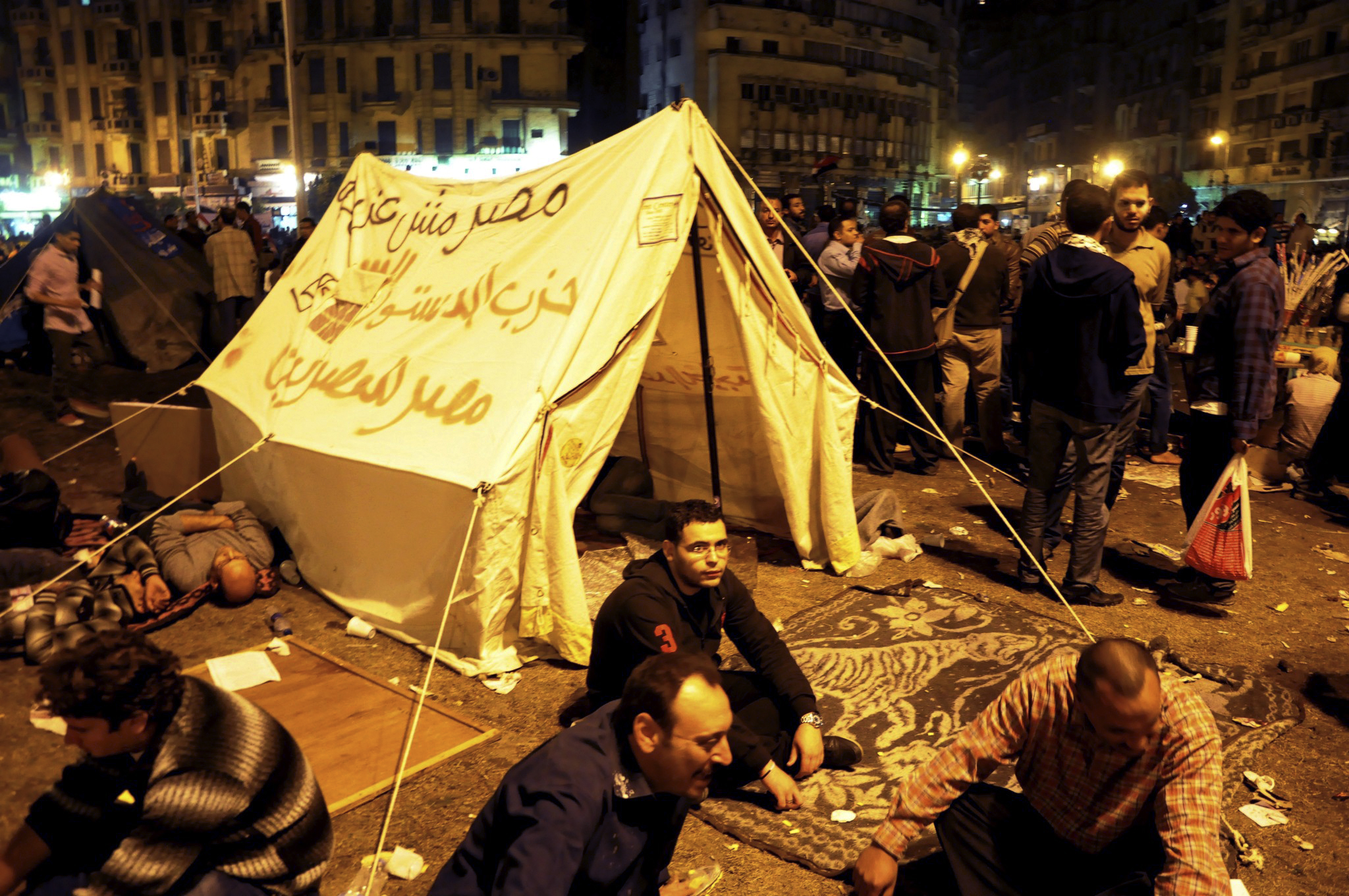 Στο στόχαστρο των δικαστών μπαίνουν οι υπερεξουσίες του Αιγύπτιου προέδρου